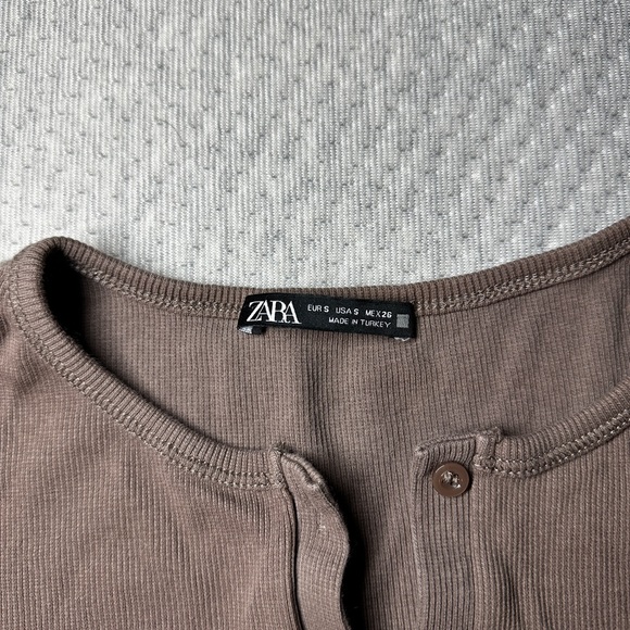 Zara Tshirt - Picture 2 of 2